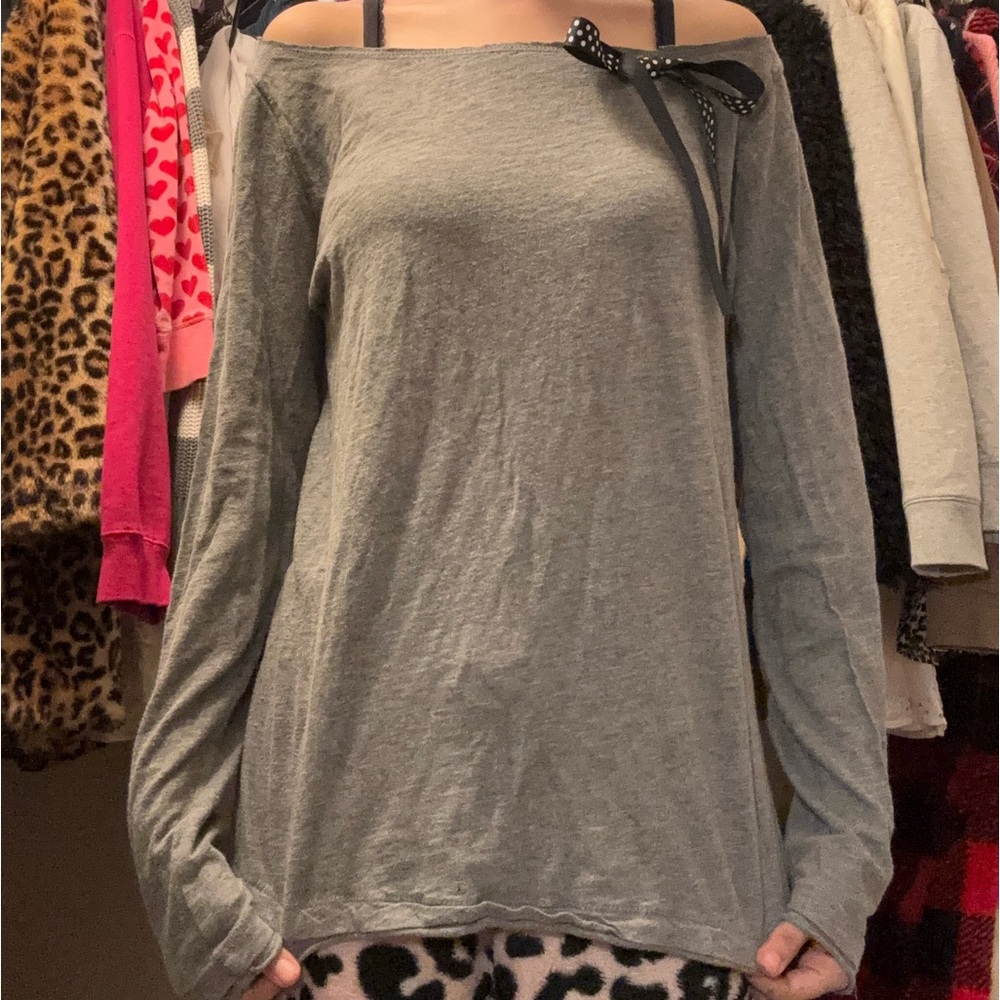 size small ann taylor grey off the shoulder long sleeve shirt